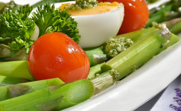 composer une assiette équilibrée avec des aliments à indice glycémique bas et antioxydants