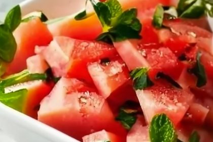 Rafraîchissez-vous avec notre Salade de Pastèque et Feta à la Menthe (IG bas) - Une explosion de saveurs !