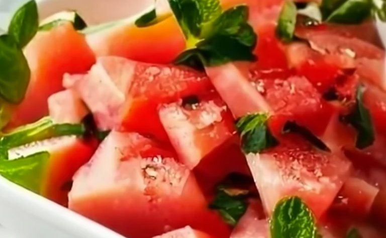 Rafraîchissez-vous avec notre Salade de Pastèque et Feta à la Menthe (IG bas) - Une explosion de saveurs !