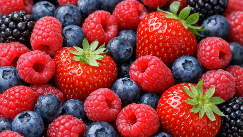Fraises, framboises et myrtilles fraîches, fruits rouges à indice glycémique bas